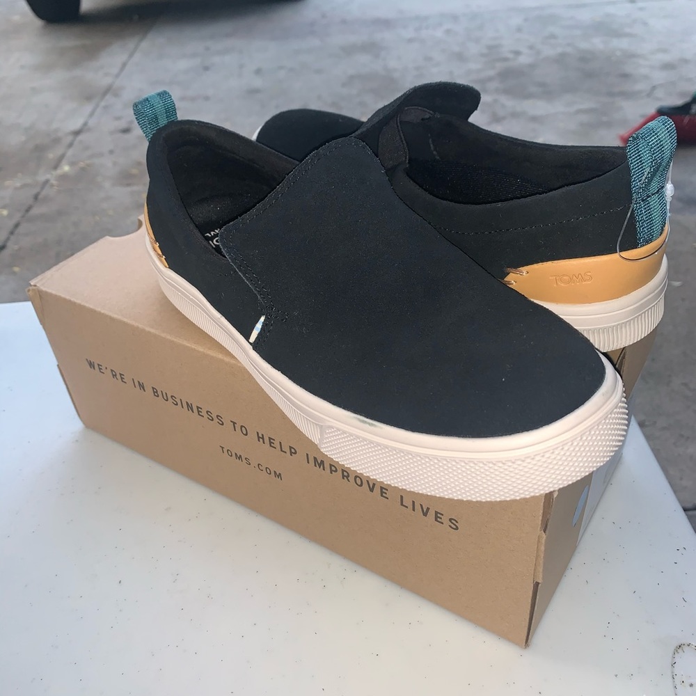 Toms - Picture 2 of 4